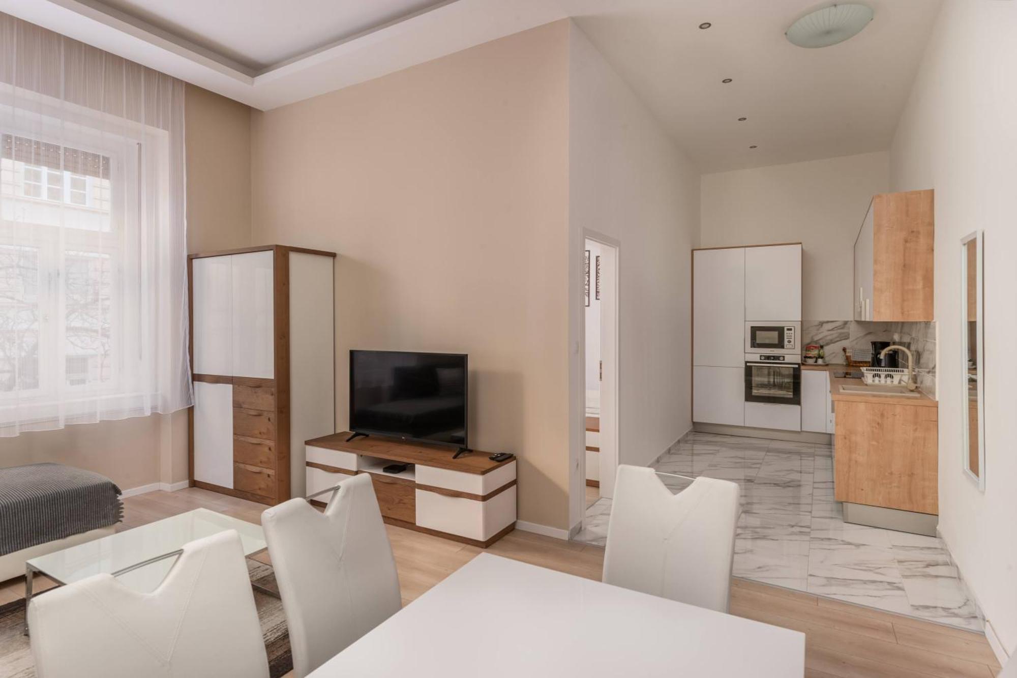 Apartment With 2 Bedrooms Near Gellert Thermal Bath Budapest Exterior photo
