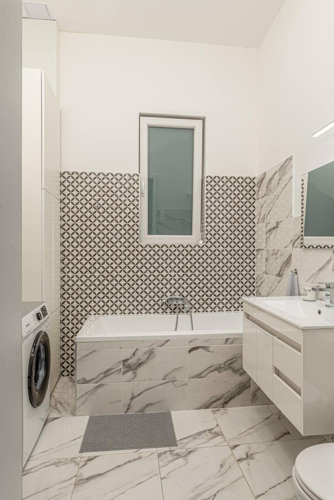 Apartment With 2 Bedrooms Near Gellert Thermal Bath Budapest Exterior photo